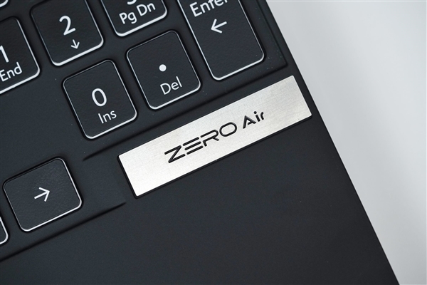 长江PC42Q SSD加持!雷神Zero Air 15笔记本图赏