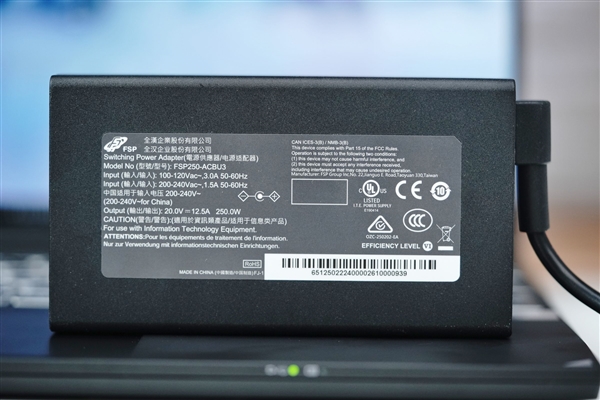 长江PC42Q SSD加持!雷神Zero Air 15笔记本图赏