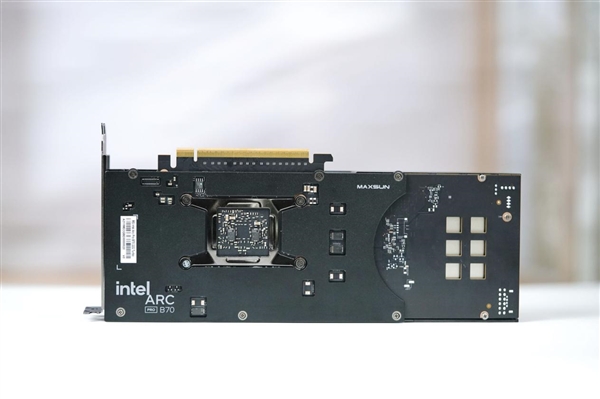 轻松本地部署大模型!铭瑄锐炫Pro B70 32GB Turbo显卡图赏