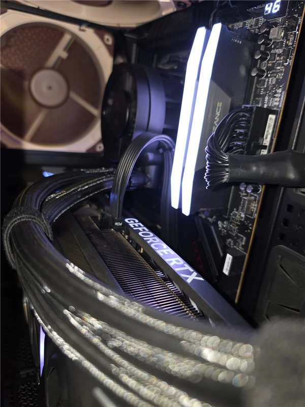 防不胜防！每月小心翼翼检查：RTX 5090接口还是烧了