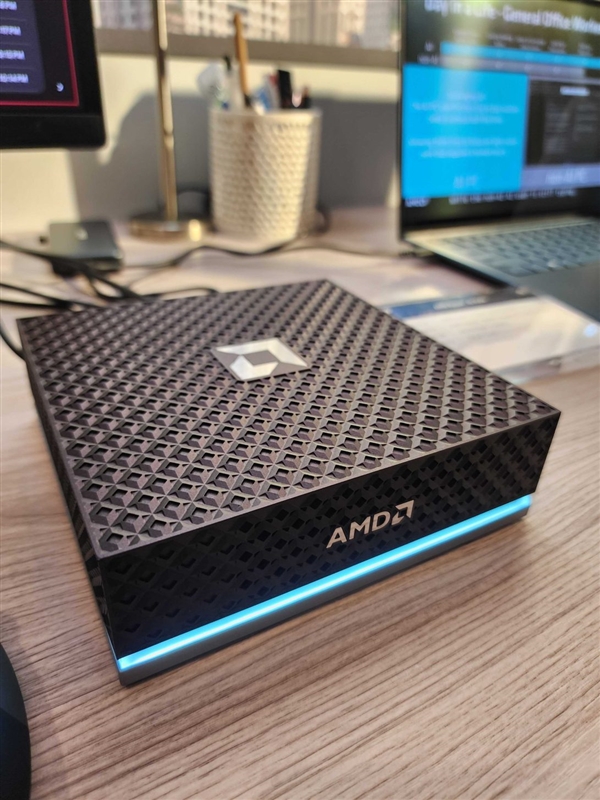 2.7万元!AMD锐龙AI Halo上市:挑战NVIDIA DGX Spark
