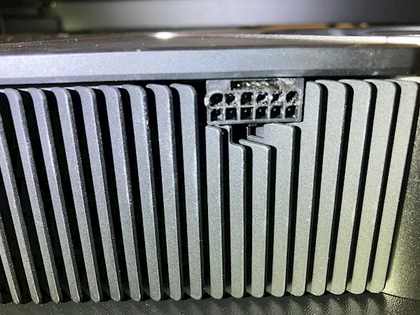 号称耐105℃的转换头融化了!烧毁公版RTX 4090
