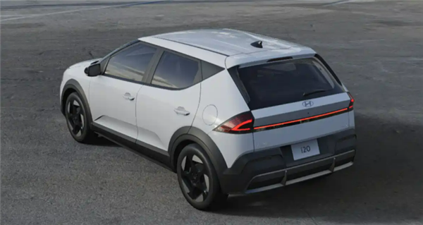 小型车变SUV！全新现代i20官图发布：曲面双联屏+贯穿灯组