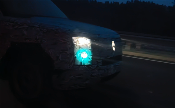 鸿蒙智行首款硬派SUV 享界G9实测：六盏小蓝灯全点亮