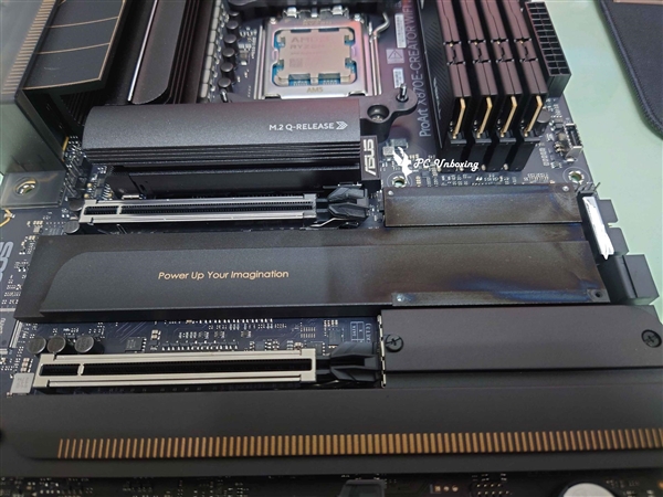 RTX 5090实在太热了!竟然把主板“烤熟了”