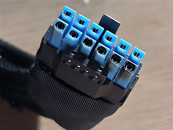 12V-2x6再出事故!RX 9070 XT供电线烧熔毁:送修惨遭拒保