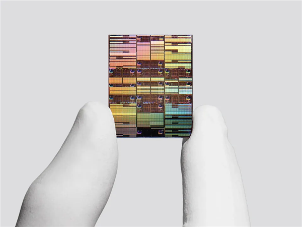 硅芯片真神归位 IBM首发0.7nm工艺：密度5倍于7nm