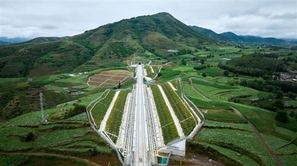 16公里隧道打通乌蒙山 重庆到昆明只要2.5小时