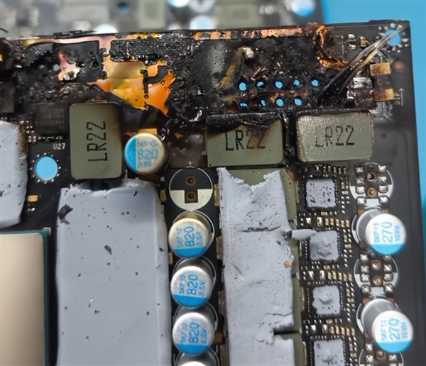 烧毁史上最惨RTX 5090！16针接口炸无踪影 GPU和显存全毁