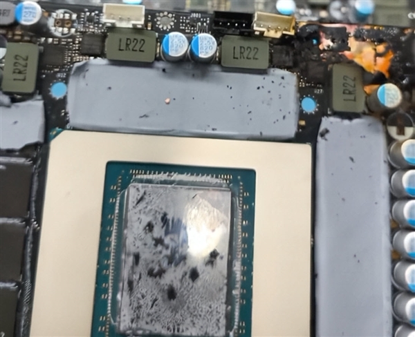 烧毁史上最惨RTX 5090！16针接口炸无踪影 GPU和显存全毁