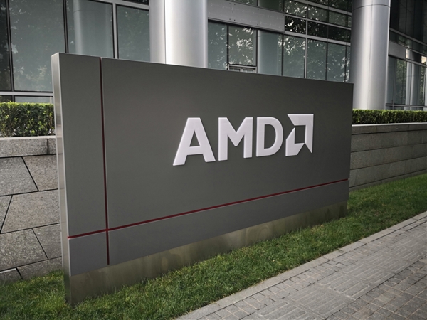 不用再画高速内存走线了！AMD发布封装黑科技：单芯片内置32GB高速内存