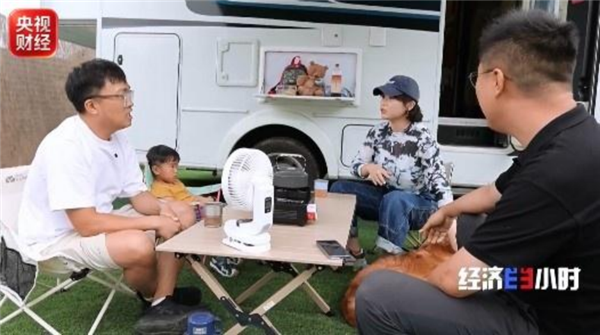 房车露营彻底走红:车主却无营地可停 只能蹭停车场落脚