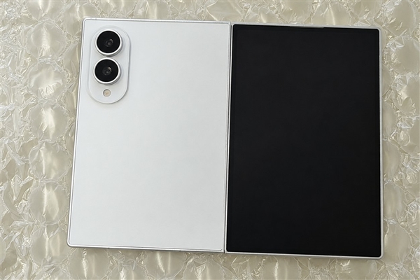 三星首款阔折叠Galaxy Z Fold8定档7月:对标华为Pura X Max