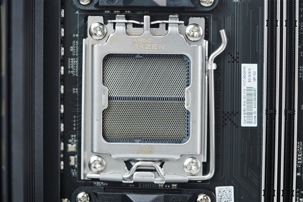iGame Mini系列首款ITX主板！七彩虹iGame B850I MINI OC V14图赏