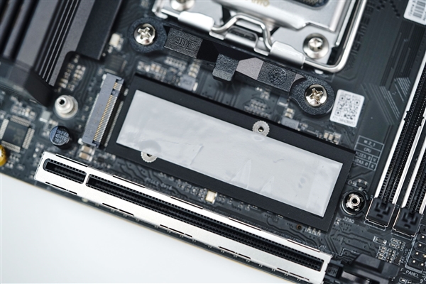 iGame Mini系列首款ITX主板！七彩虹iGame B850I MINI OC V14图赏