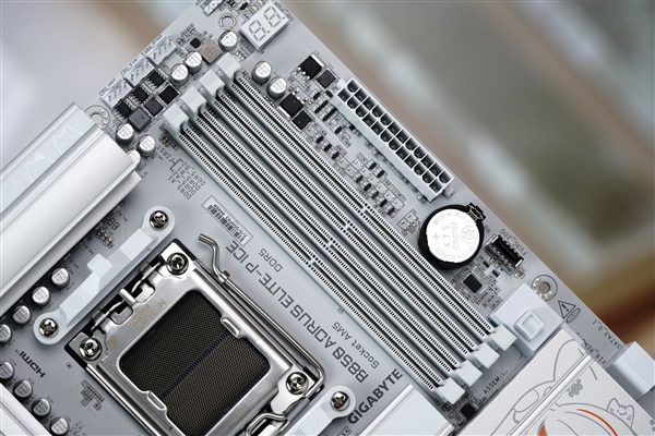 雕妹二次元设计！技嘉B850 AORUS ELITE-P ICE主板图赏