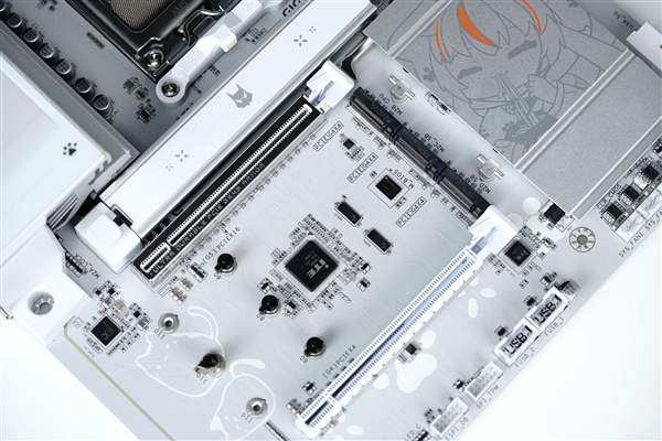 雕妹二次元设计！技嘉B850 AORUS ELITE-P ICE主板图赏