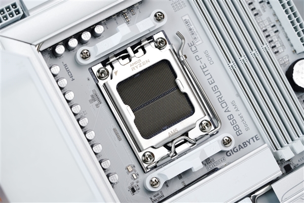 雕妹二次元设计！技嘉B850 AORUS ELITE-P ICE主板图赏