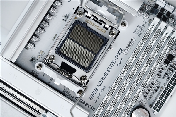 雕妹二次元设计！技嘉B850 AORUS ELITE-P ICE主板图赏