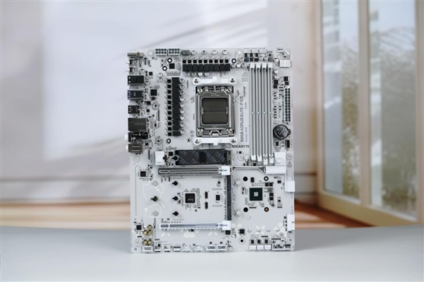 雕妹二次元设计！技嘉B850 AORUS ELITE-P ICE主板图赏