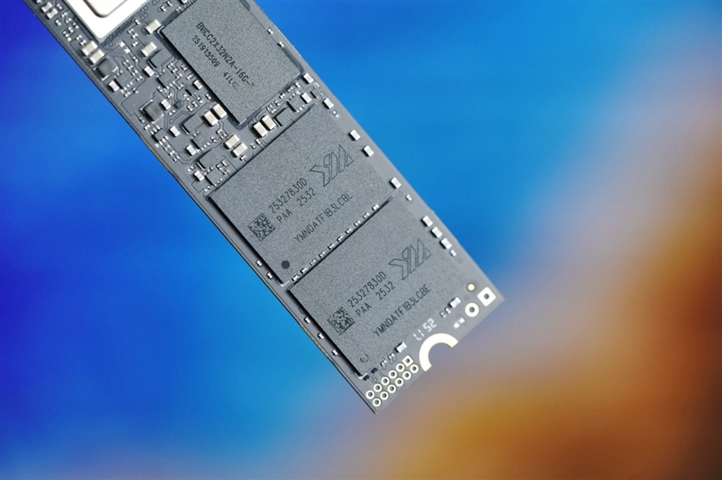 晶栈4.0闪存立威！长江存储致态TiPro9000 2TB SSD评测：缓外写入超4GB/s独一档