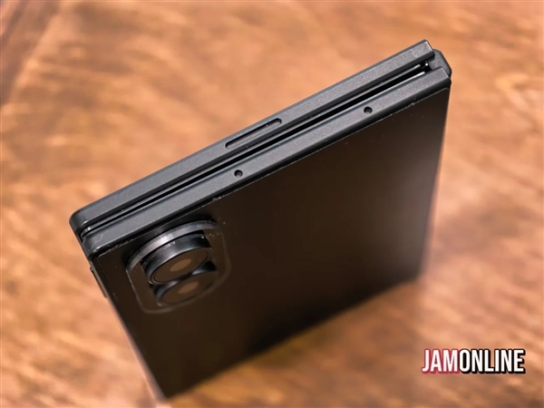 三星首款阔折叠Galaxy Z Fold8机模上手:神似华为Pura X Max