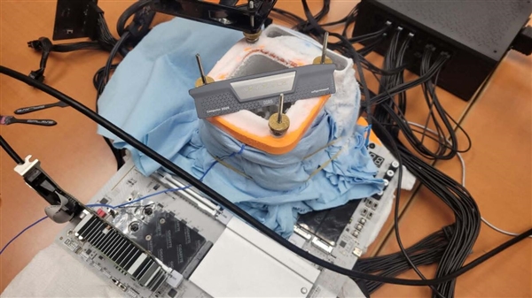 首破13600MT/s大关!DDR5超频世界纪录刷新:CL68下达成