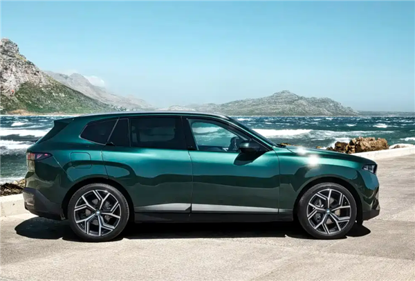 V8旗舰SUV战力升级!全新一代宝马X5 M60明年登场