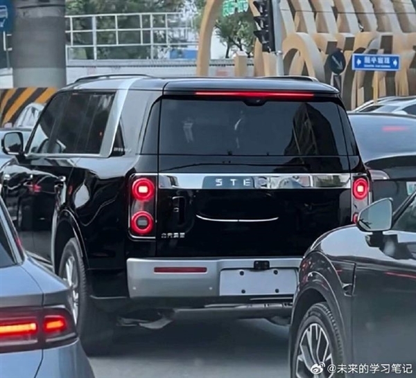 享界MPV新车路试谍照再曝：支持后轮转向 量产倒计时