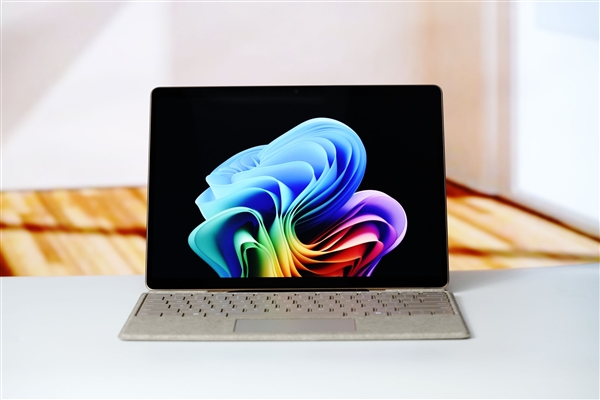全能2合1 AI平板生产力拉满!全新13英寸Surface Pro图赏