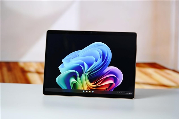 全能2合1 AI平板生产力拉满!全新13英寸Surface Pro图赏