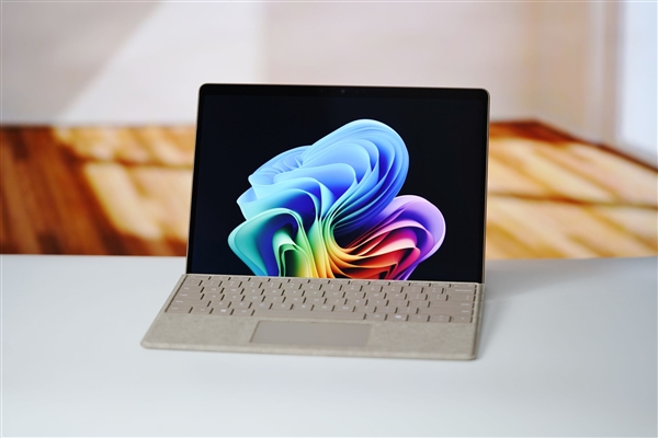 全能2合1 AI平板生产力拉满!全新13英寸Surface Pro图赏