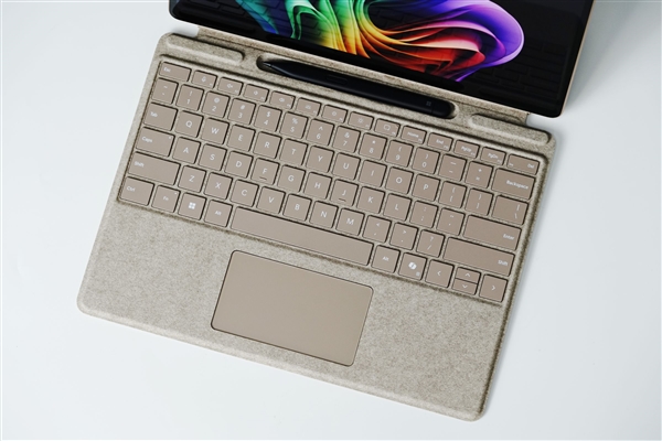 全能2合1 AI平板生产力拉满!全新13英寸Surface Pro图赏