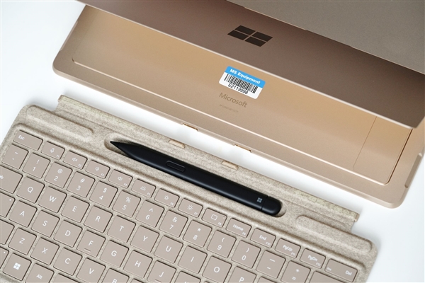 全能2合1 AI平板生产力拉满!全新13英寸Surface Pro图赏