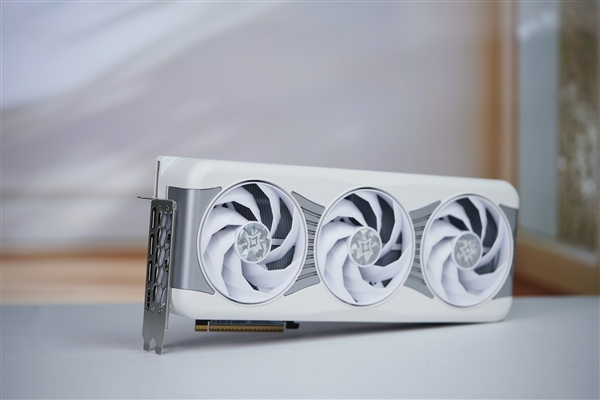 9000元级显卡硬钢2万元级旗舰!英特尔锐炫Pro B70在DeepSeek R1中击败RTX 5090D