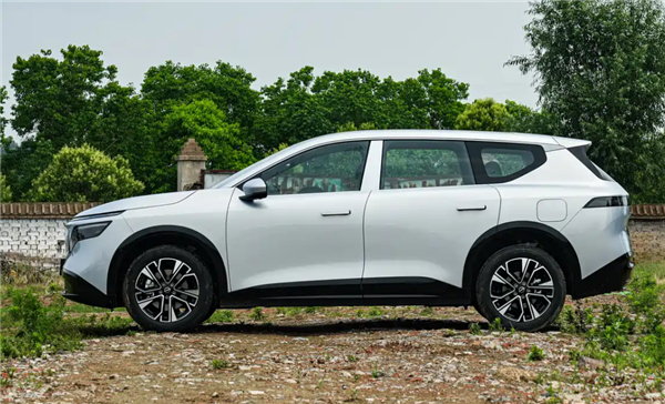 综合续航1400km！东风日产NX8增程260 Pro上市：15.99万元