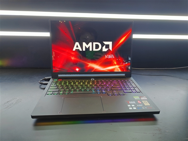 锐龙+RX9070XT成套上线 VCTCN赛事限定典藏整机亮相AMD BW展台
