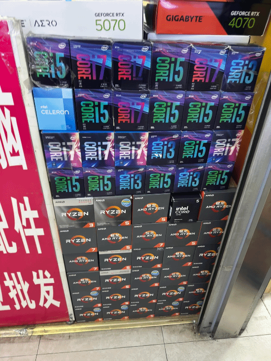 老外逛中国电脑城吃惊!没有标价 5090摆满地