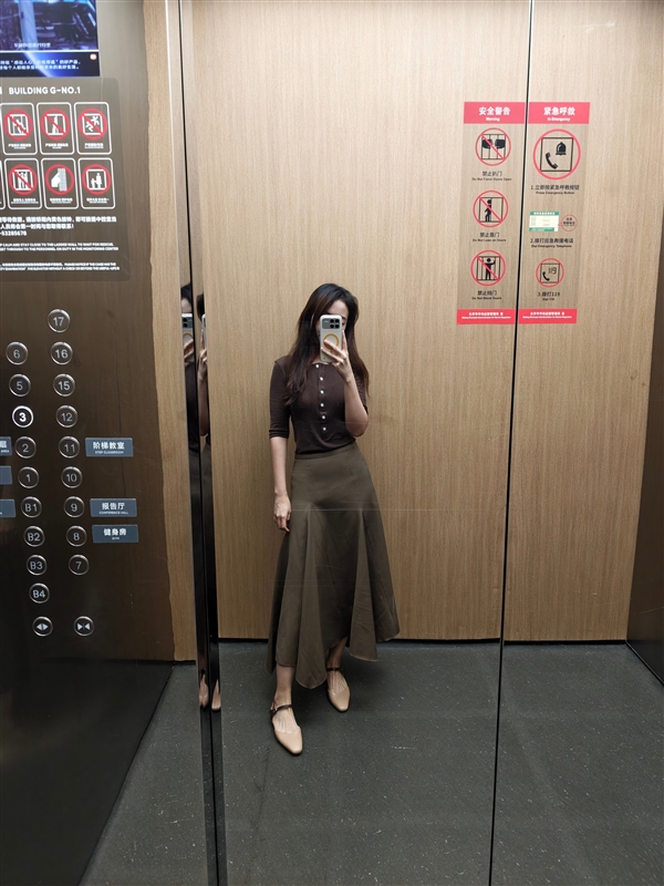 国民小金刚五年流畅!REDMI Note 17发布会彩排中:胡馨心主讲