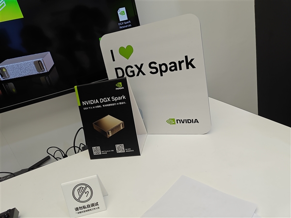 英伟达BW 2026超级芯片RTX Spark首展惊艳：巨型GPU墙成打卡地标