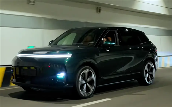 高颜值大五座SUV!小鹏G9L实车曝光:增程纯电齐发