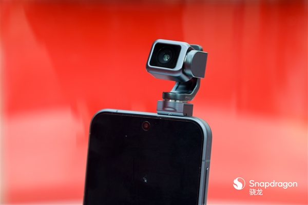 全球首款机器人手机！荣耀Robot Phone通过认证：8月发布