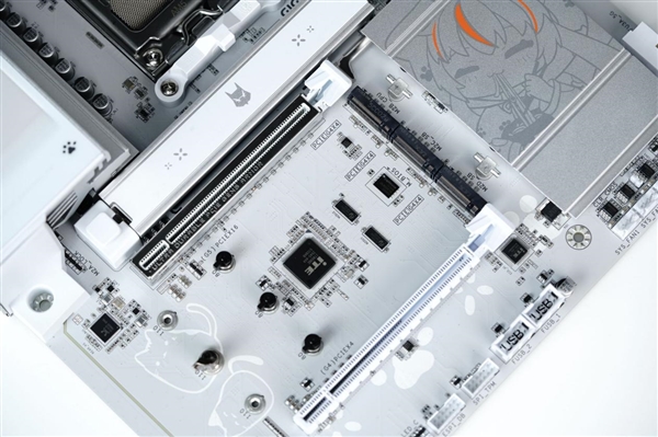 融入雕妹二次元设计!技嘉B850 AORUS ELITE-P ICE主板图赏