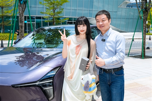 放眼望去都是美女车主 首批小鹏MONA L03正式交车