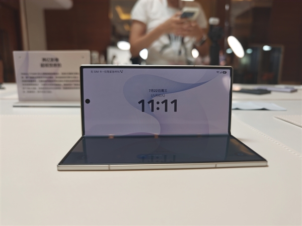 14999元!三星Galaxy Z Fold8 Ultra图赏:薄至8.9mm 仅重215g