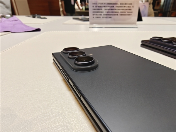 14999元!三星Galaxy Z Fold8 Ultra图赏:薄至8.9mm 仅重215g