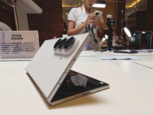 14999元!三星Galaxy Z Fold8 Ultra图赏:薄至8.9mm 仅重215g