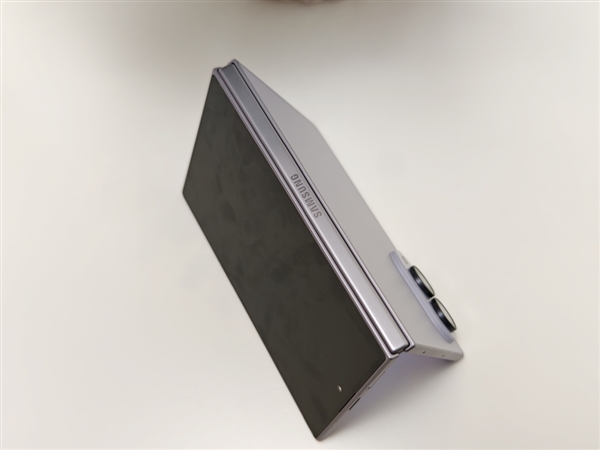 三星Galaxy Z Fold8真机图赏:安卓首款阔折叠 12999元