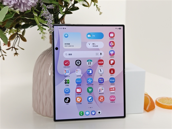 三星Galaxy Z Fold8真机图赏:安卓首款阔折叠 12999元