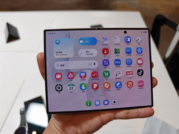 三星Galaxy Z Fold8真机图赏:安卓首款阔折叠 12999元